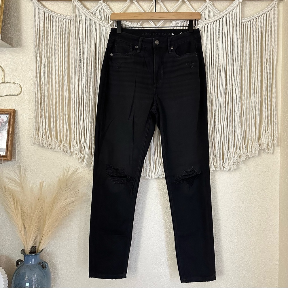 American Eagle Distressed High‎ Rise Mom Jean Size 2R Regular Black
